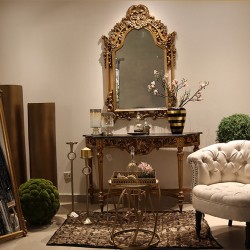 مرآة حائط ديكورية كلاسك لون ذهبي