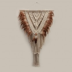 مكرمية ذات تصميم بوهيمي مع ريش 