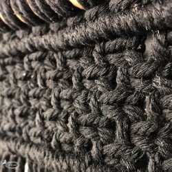 مكرمية شكل مربع من الصوف , صنعت يدوياً بإتقان قياس 70 * 2 * 65 