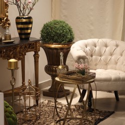 كرسي لون كريمي