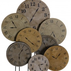 ديكورية من مادة الريزن على شكل مجموعة من الساعات قياس 32 * 18 * 26