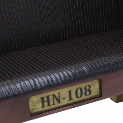 أريكة على شكل سيارة لشخصين مصنوعة  من الخشب والمعدن قياس 162*63*82