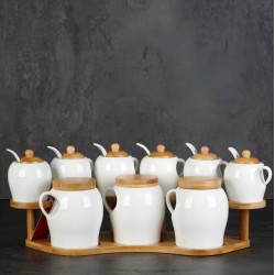 طقم توابل على قاعده خشبيه  مصنوعه من بورسلان لون ابيض 9قطع