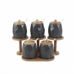 طقم توابل على قاعده خشبيه  مصنوعه من بورسلان لون رمادي غامق عدد5 قطع
