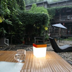 مكعب إضاءة على الطاقة الشمسية