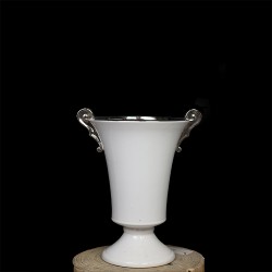 مزهرية لون أبيض مزهرية لون أبيض