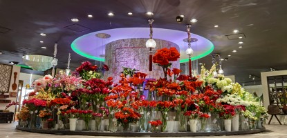 عالم من الورد الصناعي