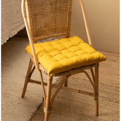 وسادة كرسي مربعة الشكل لون أصفر خردلي  قياس 40 * 40 * 4 سم 