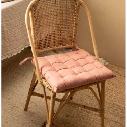 وسادة كرسي مربعة الشكل لون مرجاني قياس 40 * 40 * 4 سم 