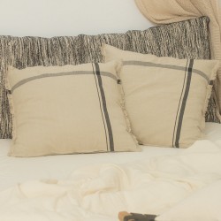 وسادة لون بيج وأسود قياس 45 * 45 سم