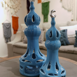 فانوس رمضان على شكل مآذنة لون أزرق من البورسلان قياس 22 * 8 سم