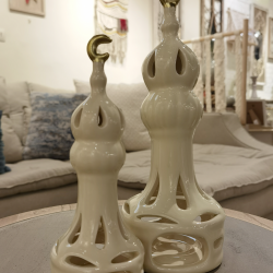 فانوس رمضان على شكل مآذنة لون أبيض كريمي من البورسلان قياس 22 * 8 سم