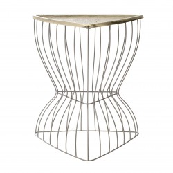 طاولة جانبية